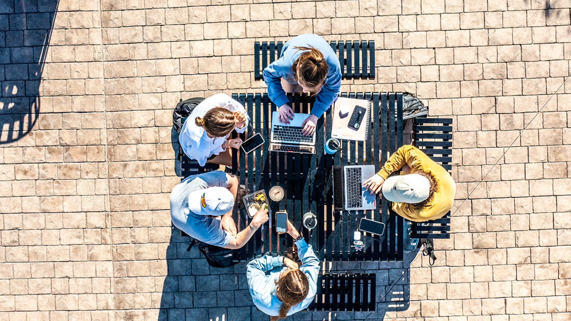 Students study outside on the Cumberlands campus